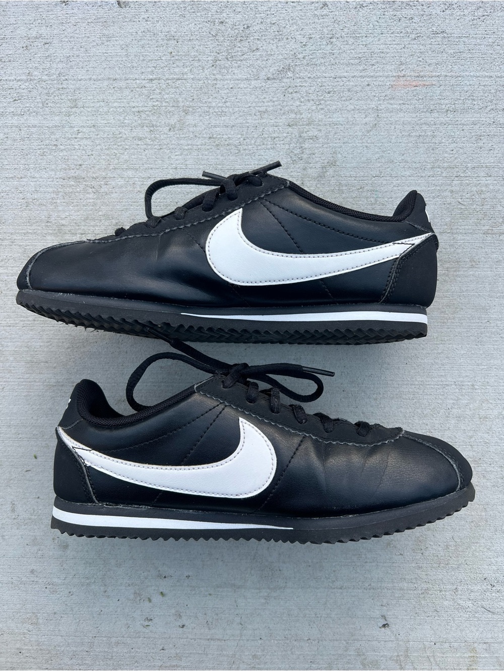 Nike Cortez Classic Black and White Size 4.5 Youth